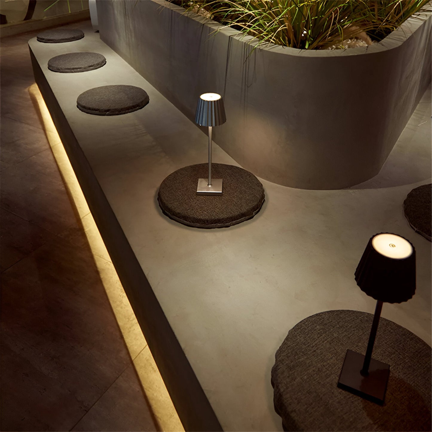 LuminaTouch - Lampe de Table Sans Fil Rechargeable et Étanche avec Contrôle Tactile