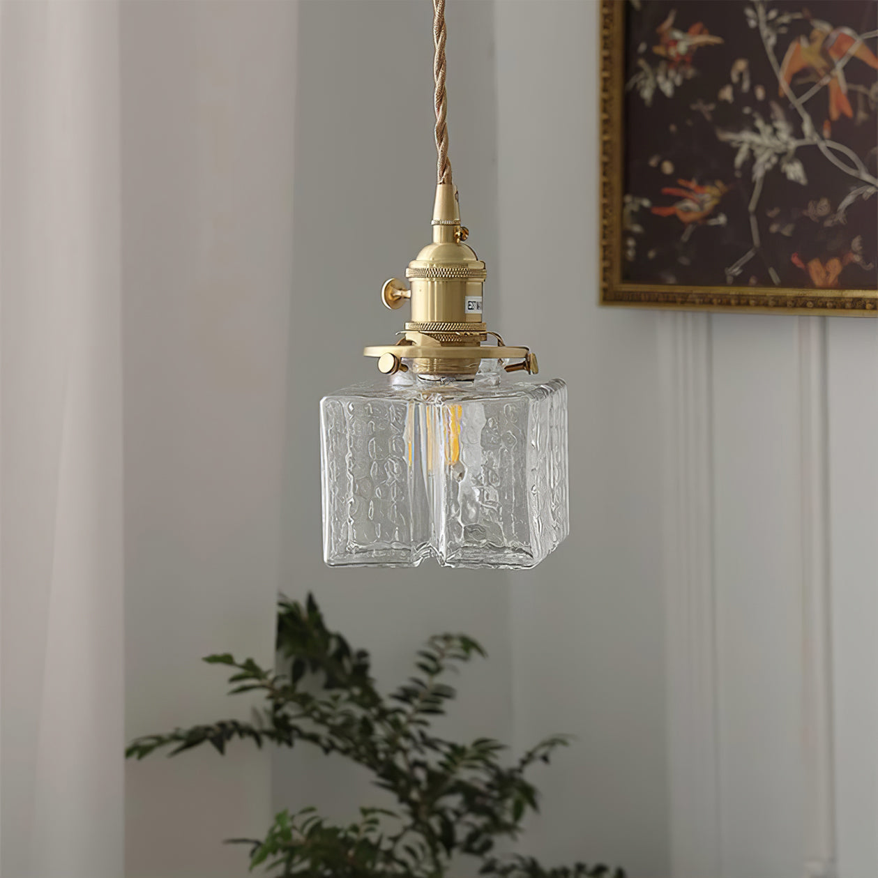 Suspension Jewel en verre martelé et laiton – éclat raffiné