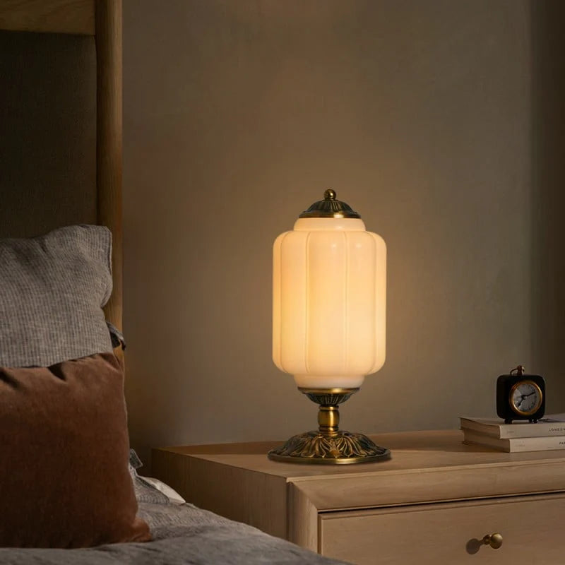 Lampe Eloise Vintage en Verre Opalin, Laiton Sculpté, H38cm