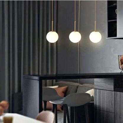 Suspension en verre Mid-Century Moderne – Élégance rétro et lumière chaleureuse