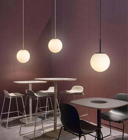 Suspension en verre Mid-Century Moderne – Élégance rétro et lumière chaleureuse
