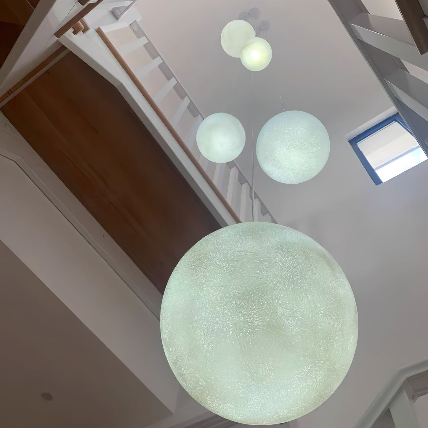 Lampe Suspendue Lune – Éclairez vos Nuits avec Poésie et Élégance