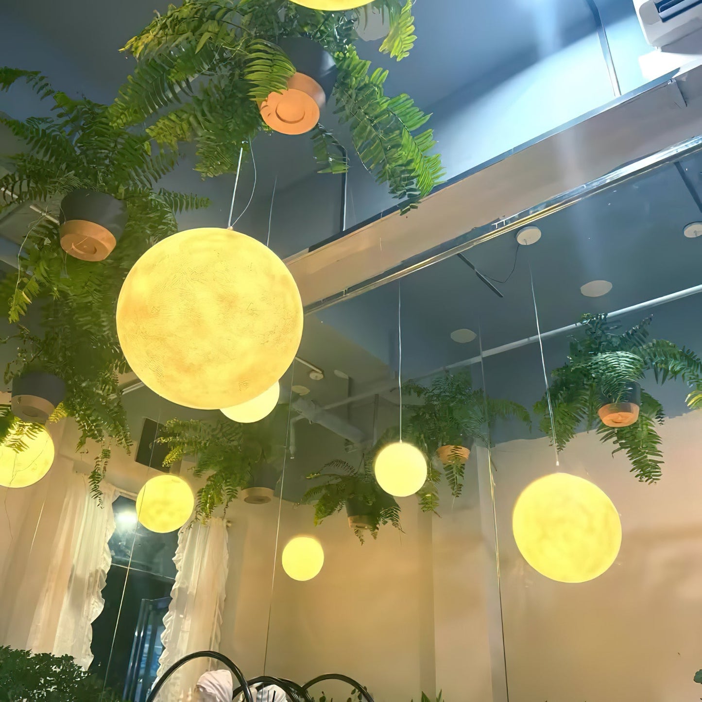 Lampe Suspendue Lune – Éclairez vos Nuits avec Poésie et Élégance