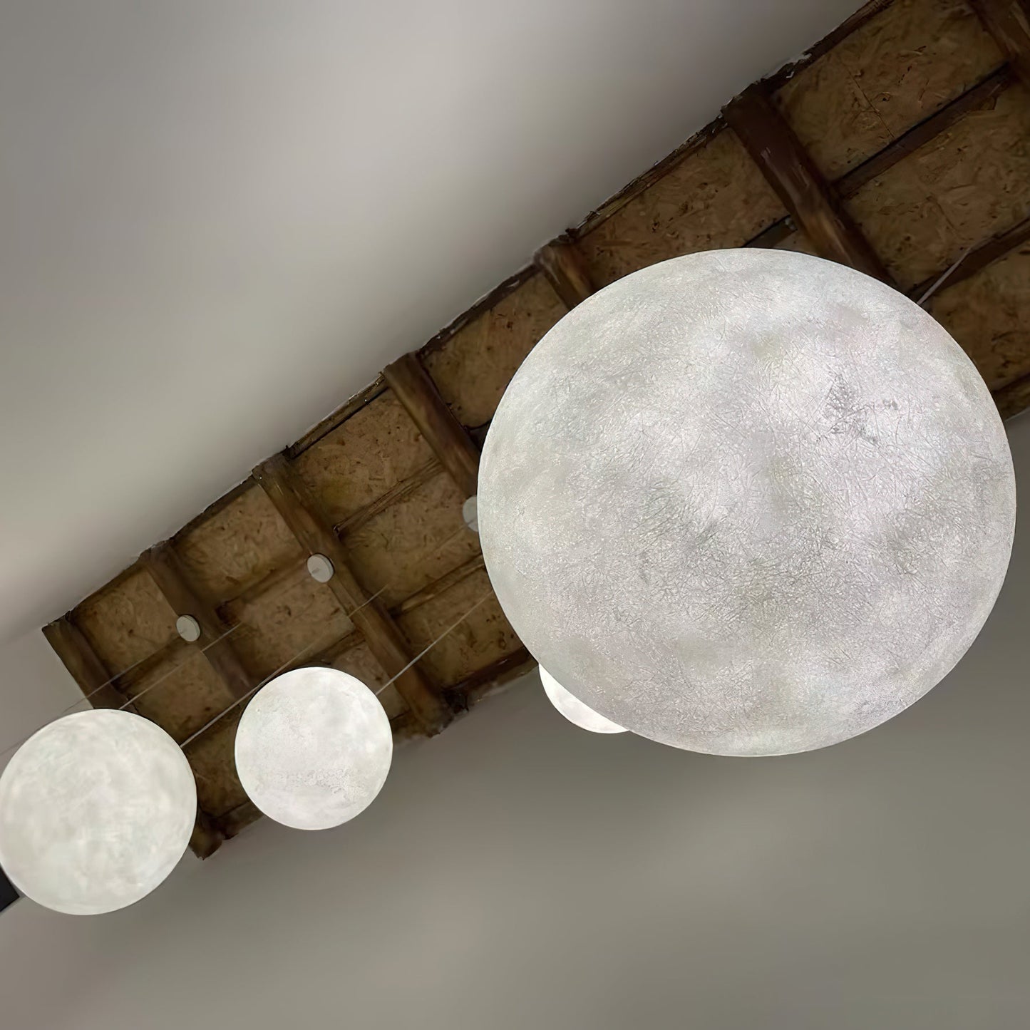 Lampe Suspendue Lune – Éclairez vos Nuits avec Poésie et Élégance