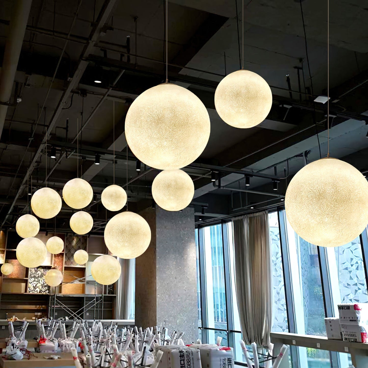Lampe Suspendue Lune – Éclairez vos Nuits avec Poésie et Élégance