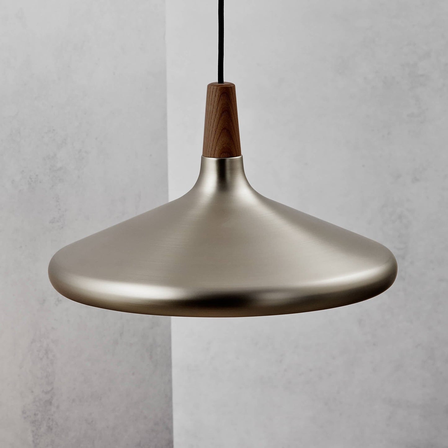 Nori – Suspension Design en Bois et Métal Moderne