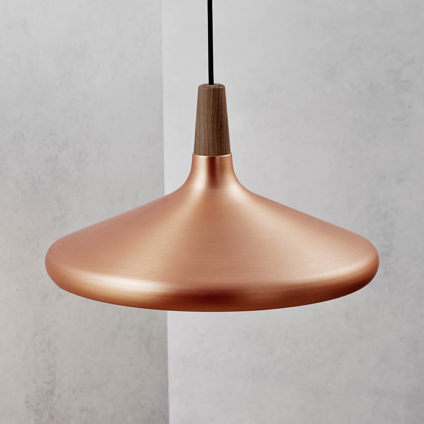 Nori – Suspension Design en Bois et Métal Moderne