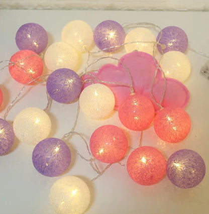 Cotton Ball Garland Light - Guirlande Lumineuse Boules de Coton - USB ou à Piles - Éclairage d'Ambiance Chaleureux - Différentes Longueurs et Couleurs - Idéale pour la Décoration Intérieure et les Cadeaux