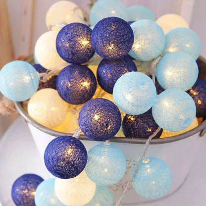Cotton Ball Garland Light - Guirlande Lumineuse Boules de Coton - USB ou à Piles - Éclairage d'Ambiance Chaleureux - Différentes Longueurs et Couleurs - Idéale pour la Décoration Intérieure et les Cadeaux