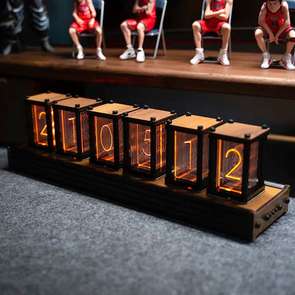 Horloge numérique artisanale en bois avec affichage lumineux style Nixie