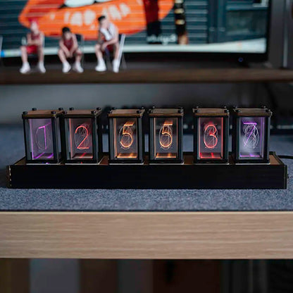 Horloge numérique artisanale en bois avec affichage lumineux style Nixie