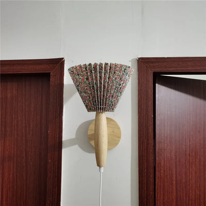 Petal Lamp: Applique Murale en Bois de Style Nordique, Design Plissé Ancien