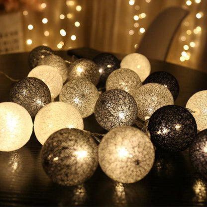 Cotton Ball Garland Light - Guirlande Lumineuse Boules de Coton - USB ou à Piles - Éclairage d'Ambiance Chaleureux - Différentes Longueurs et Couleurs - Idéale pour la Décoration Intérieure et les Cadeaux