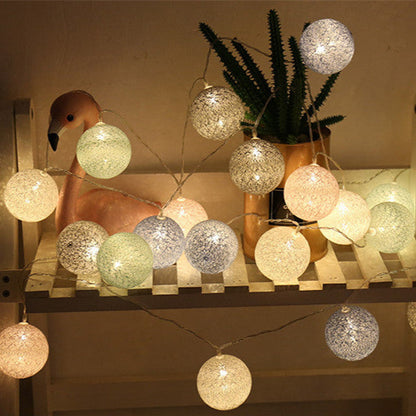 Cotton Ball Garland Light - Guirlande Lumineuse Boules de Coton - USB ou à Piles - Éclairage d'Ambiance Chaleureux - Différentes Longueurs et Couleurs - Idéale pour la Décoration Intérieure et les Cadeaux