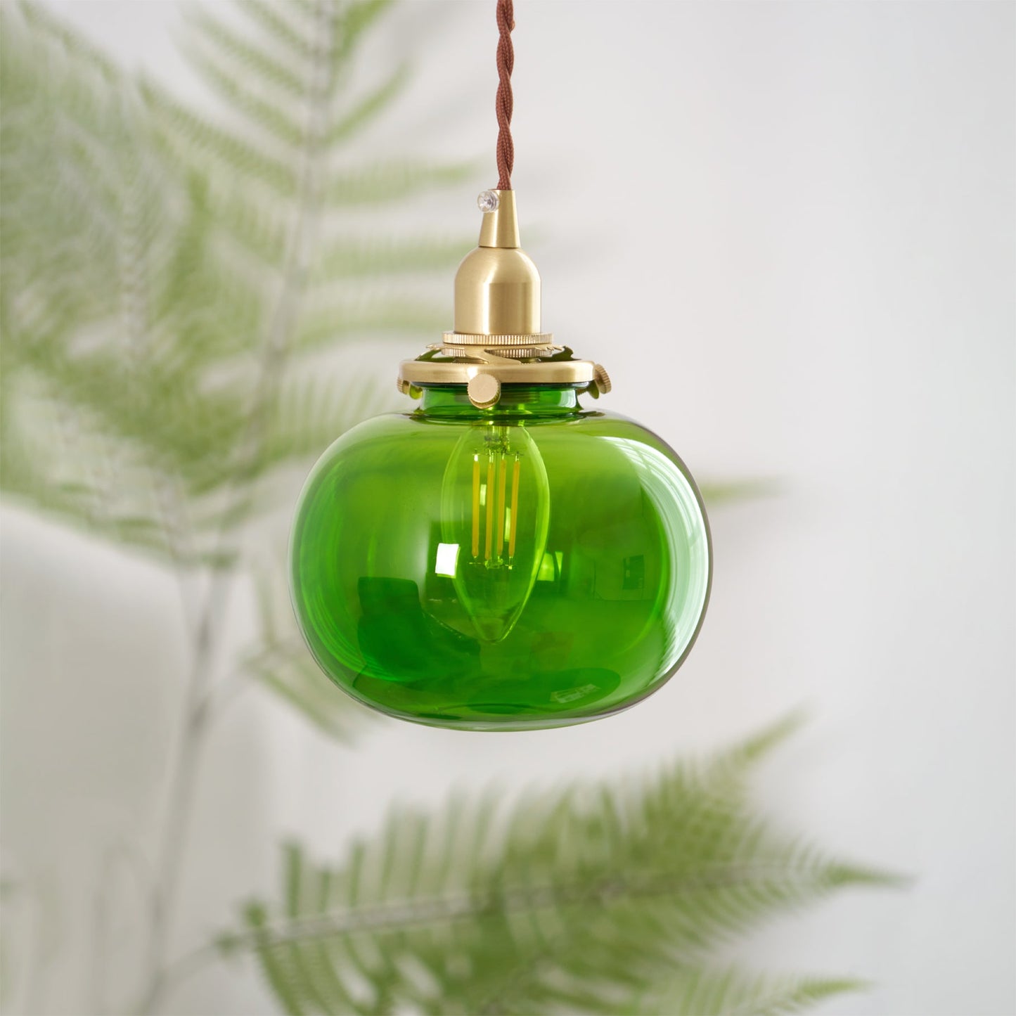 Lampe Suspendue Rétro en Verre Soufflé à la Main – Élégance Vintage pour Tous les Intérieurs