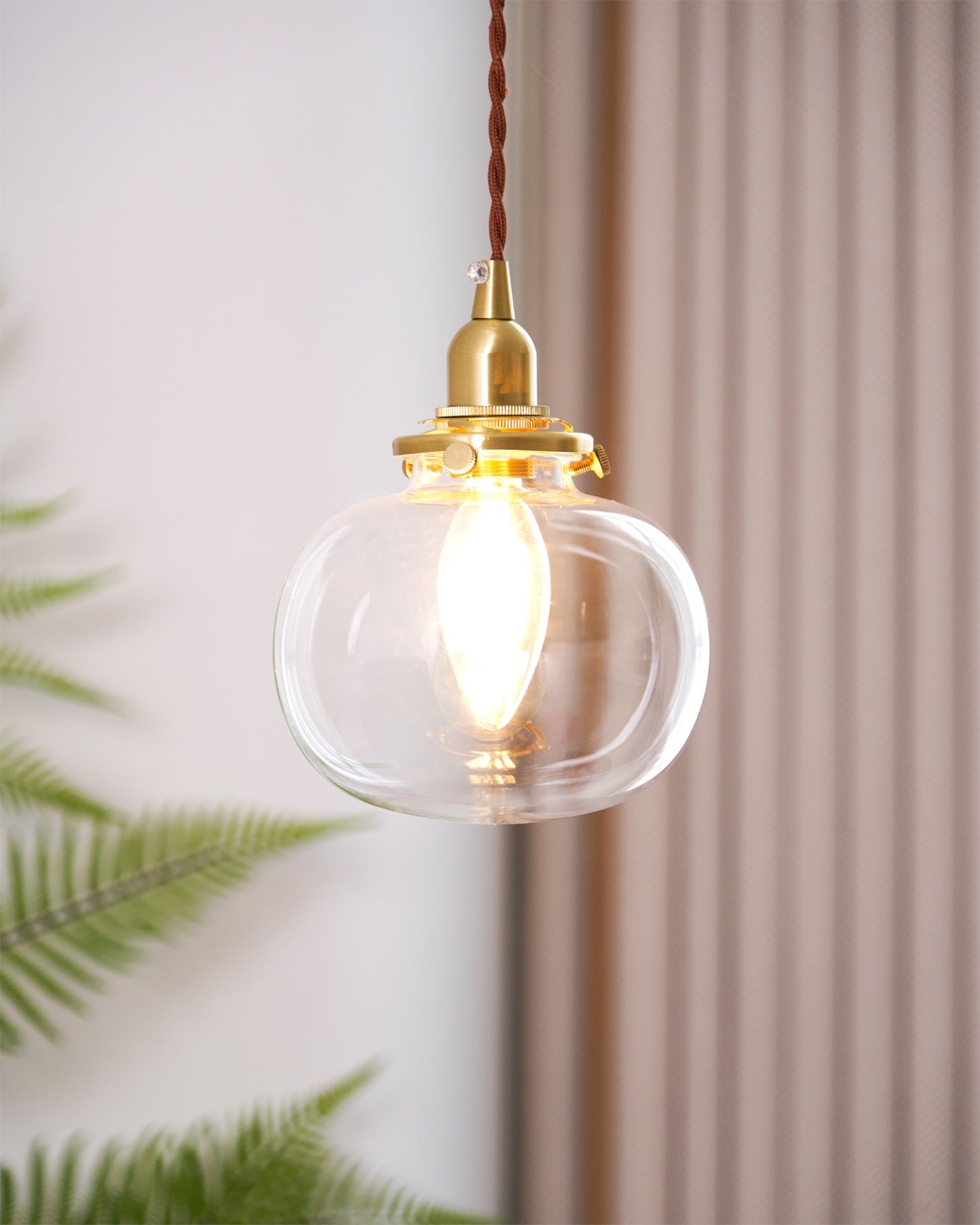Lampe Suspendue Rétro en Verre Soufflé à la Main – Élégance Vintage pour Tous les Intérieurs