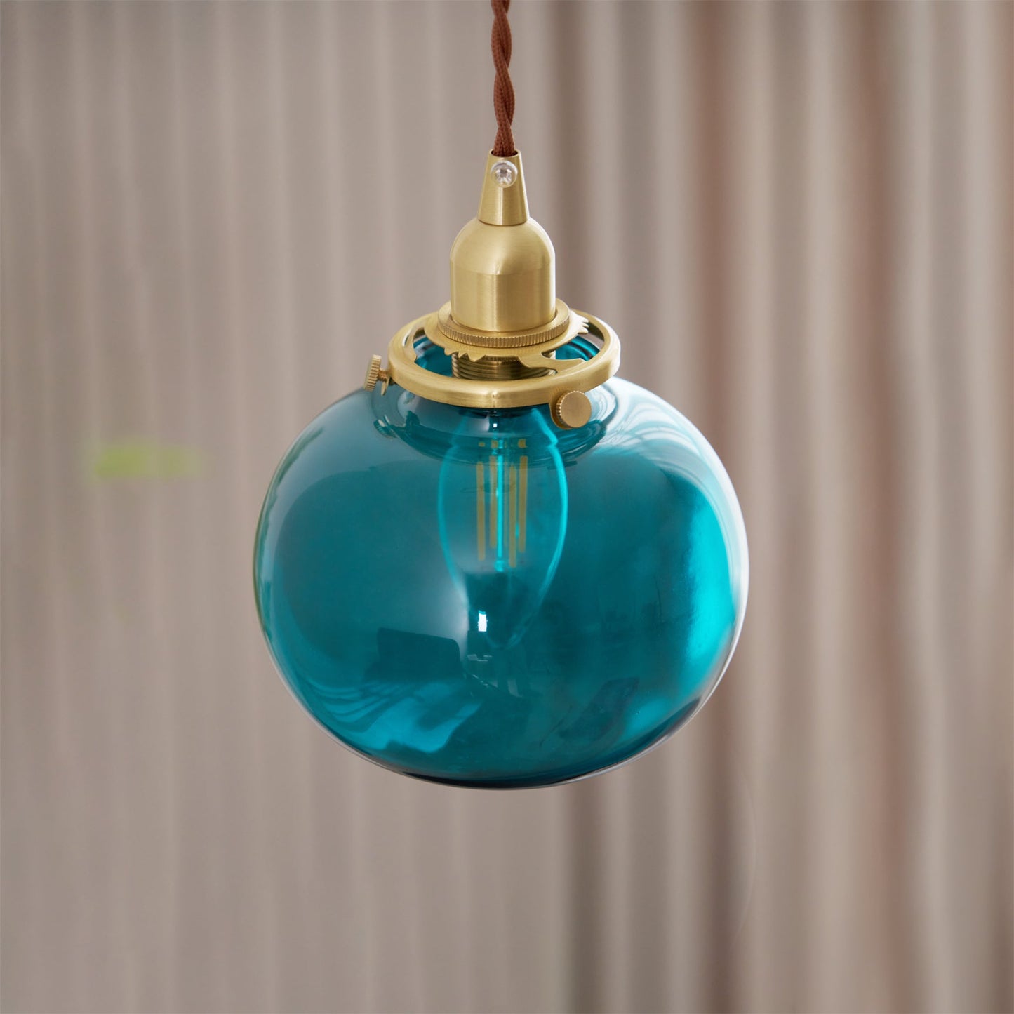 Lampe Suspendue Rétro en Verre Soufflé à la Main – Élégance Vintage pour Tous les Intérieurs