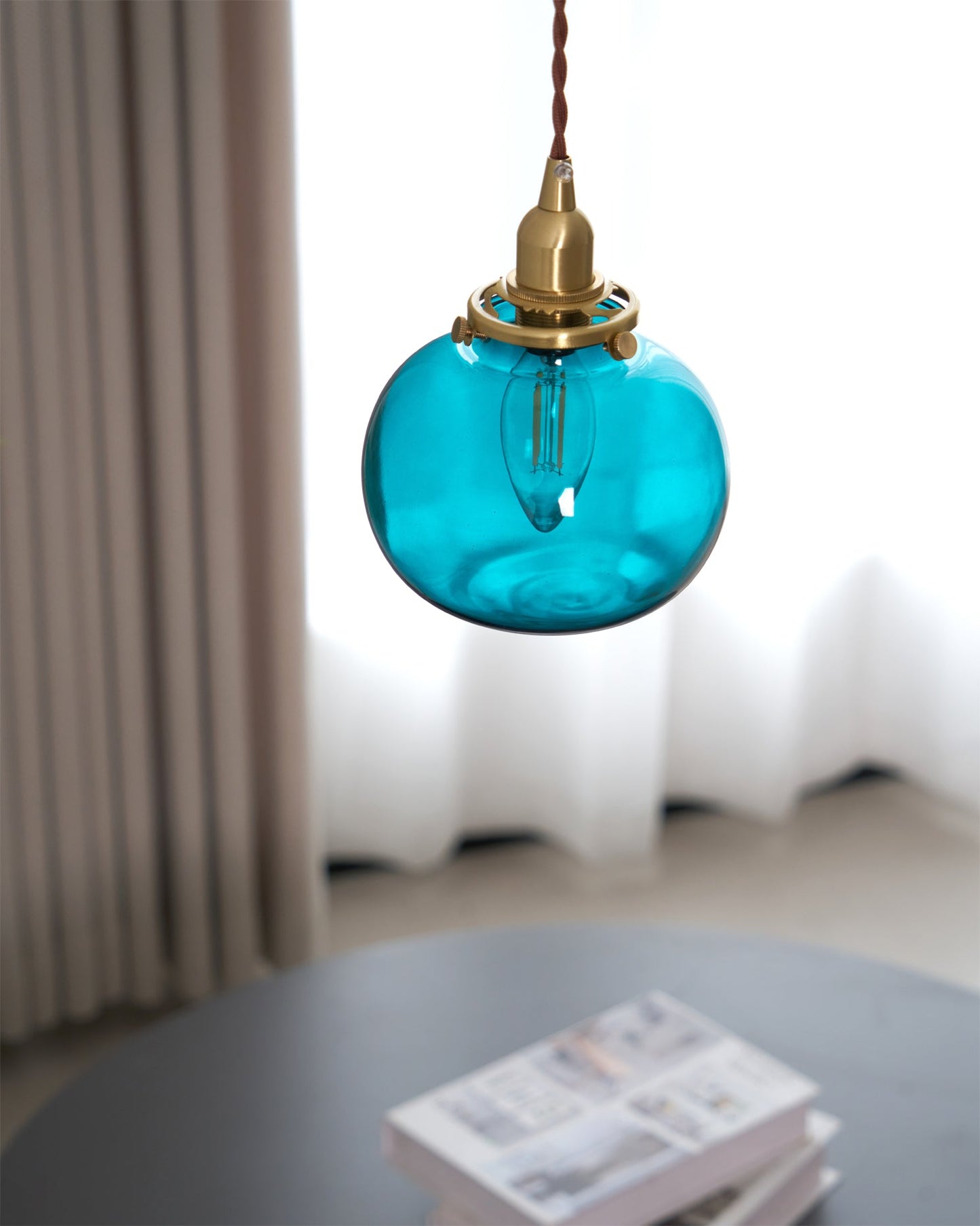 Lampe Suspendue Rétro en Verre Soufflé à la Main – Élégance Vintage pour Tous les Intérieurs
