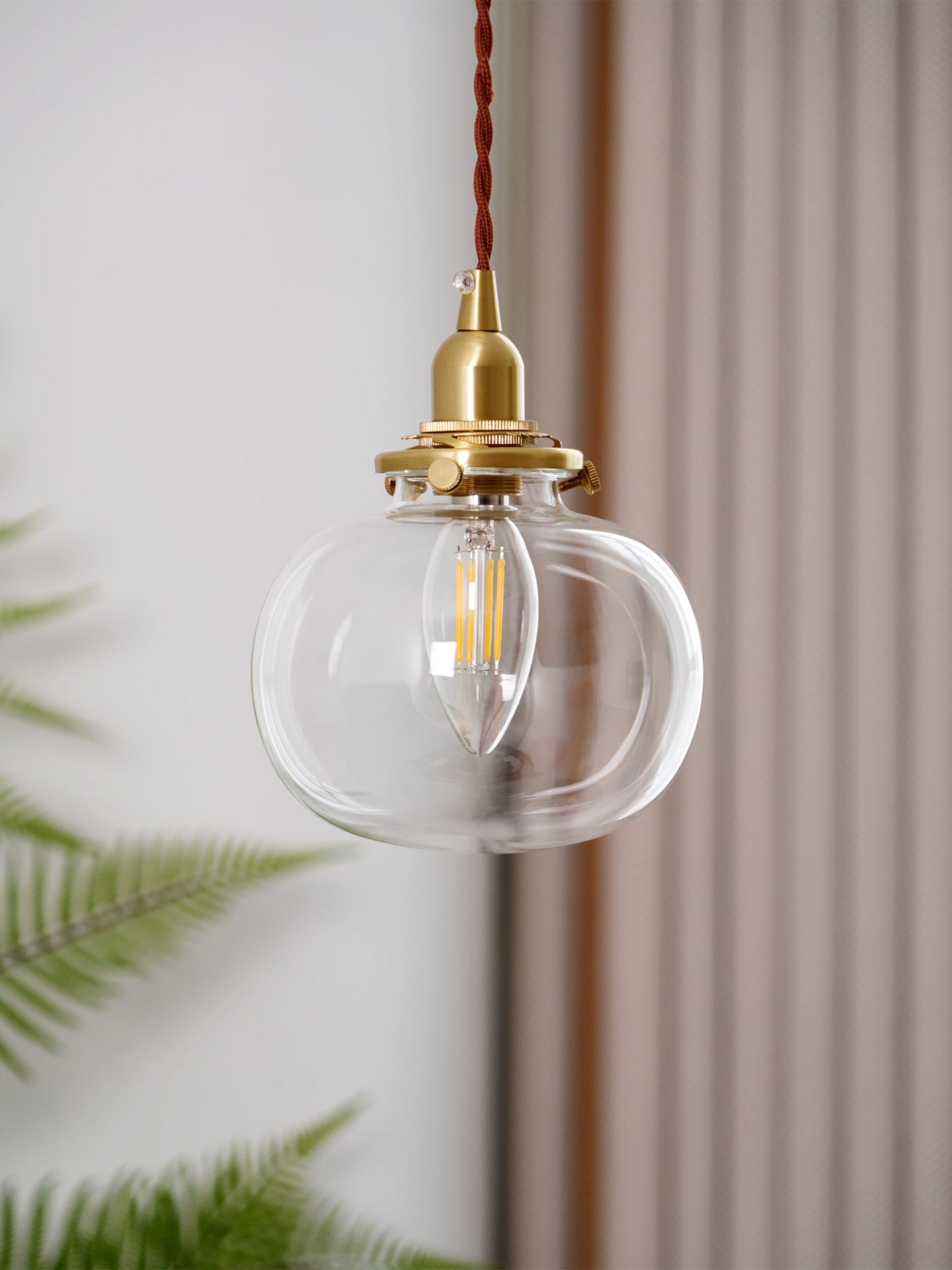 Lampe Suspendue Rétro en Verre Soufflé à la Main – Élégance Vintage pour Tous les Intérieurs