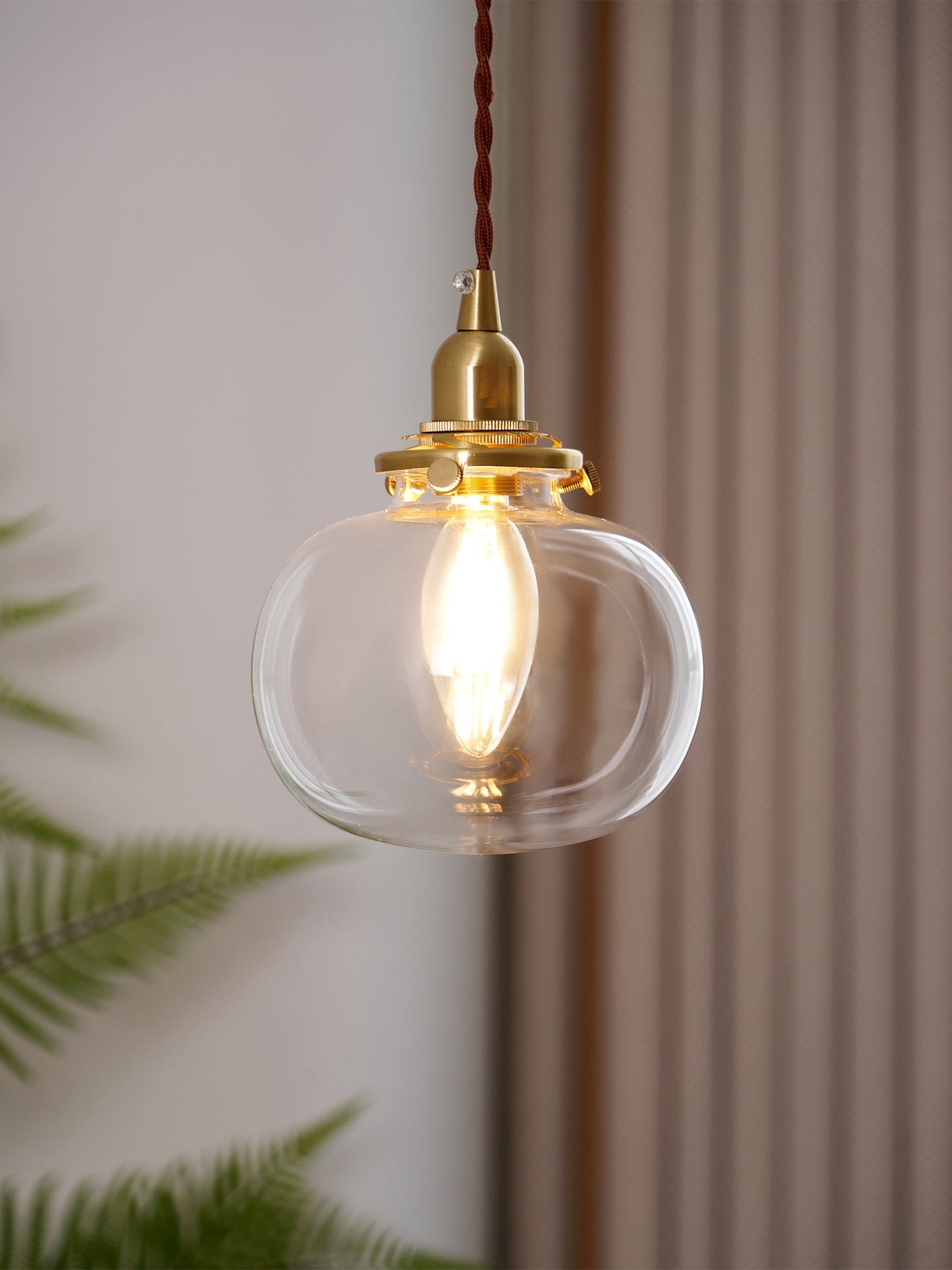 Lampe Suspendue Rétro en Verre Soufflé à la Main – Élégance Vintage pour Tous les Intérieurs