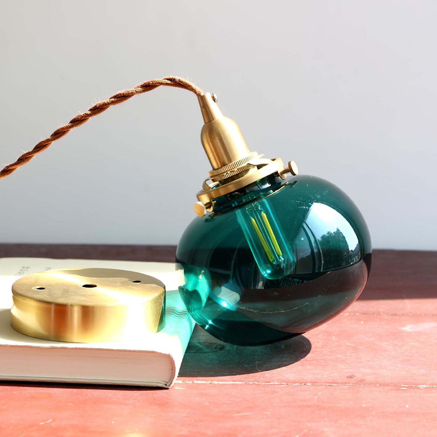 Lampe Suspendue Rétro en Verre Soufflé à la Main – Élégance Vintage pour Tous les Intérieurs