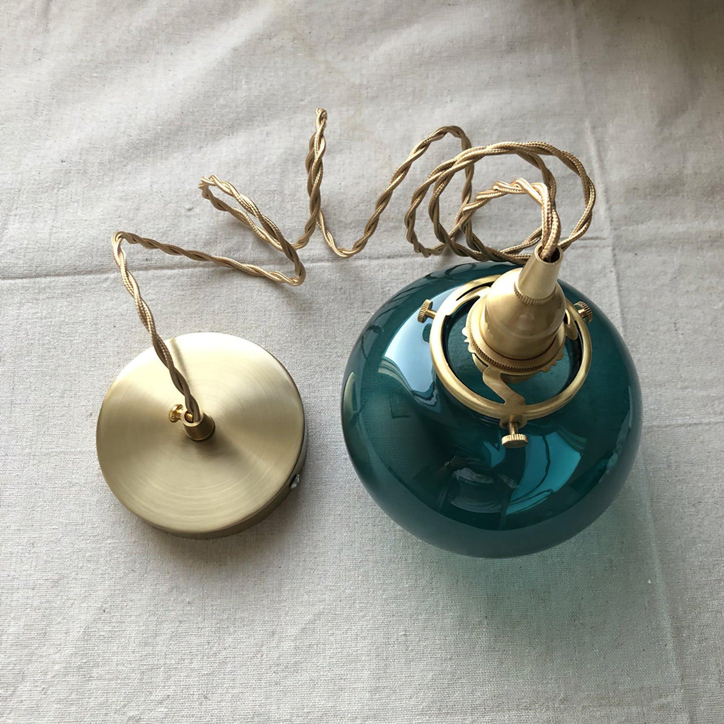 Lampe Suspendue Rétro en Verre Soufflé à la Main – Élégance Vintage pour Tous les Intérieurs