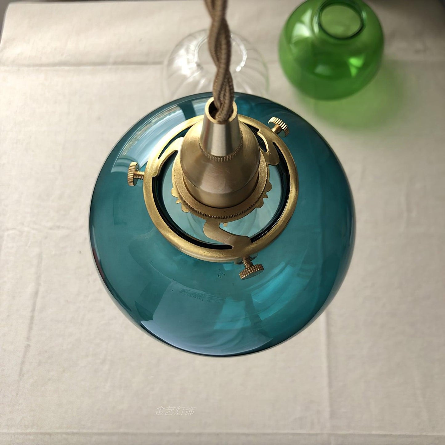 Lampe Suspendue Rétro en Verre Soufflé à la Main – Élégance Vintage pour Tous les Intérieurs