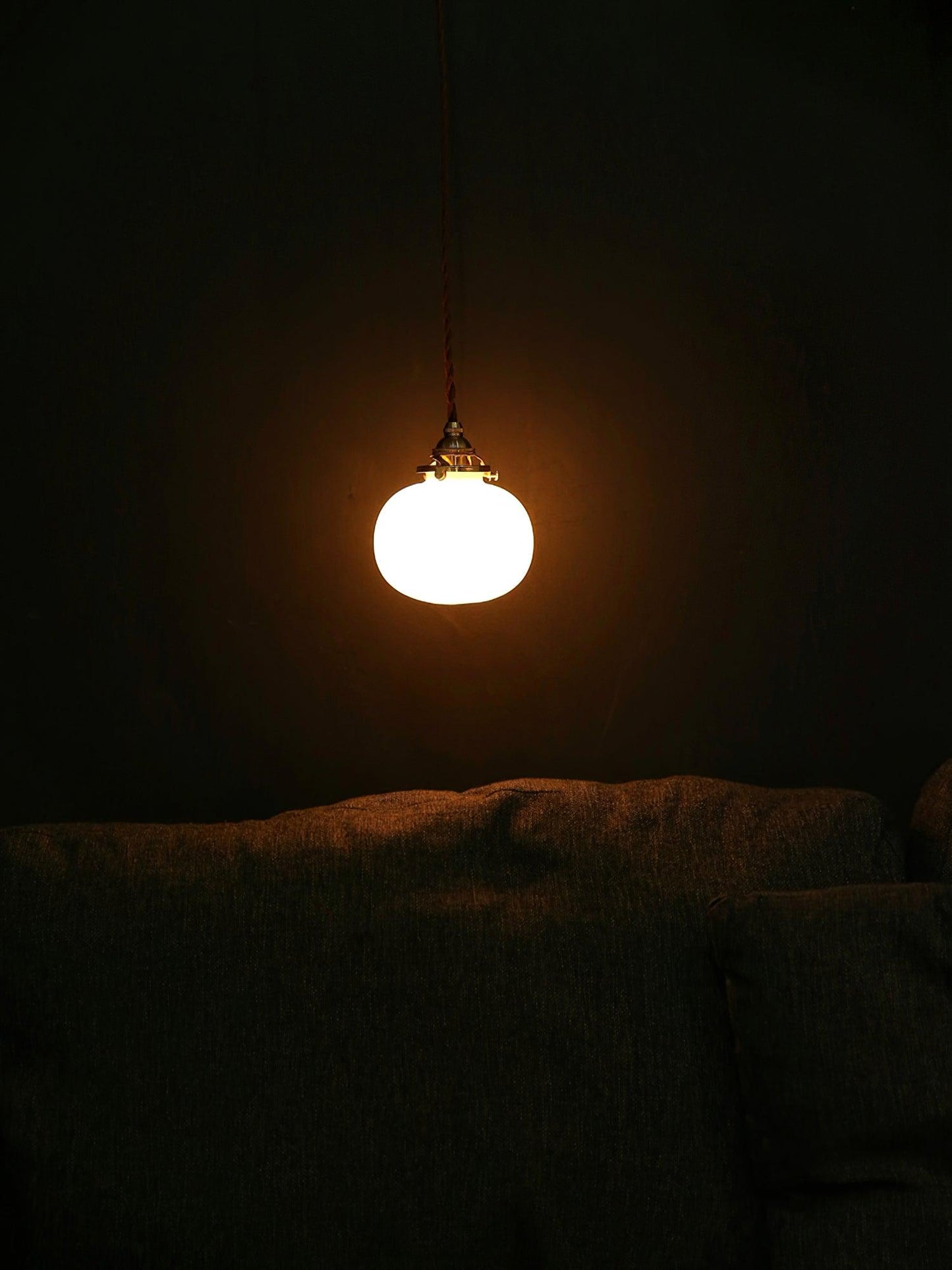 Lampe Suspendue Rétro en Verre Soufflé à la Main – Élégance Vintage pour Tous les Intérieurs