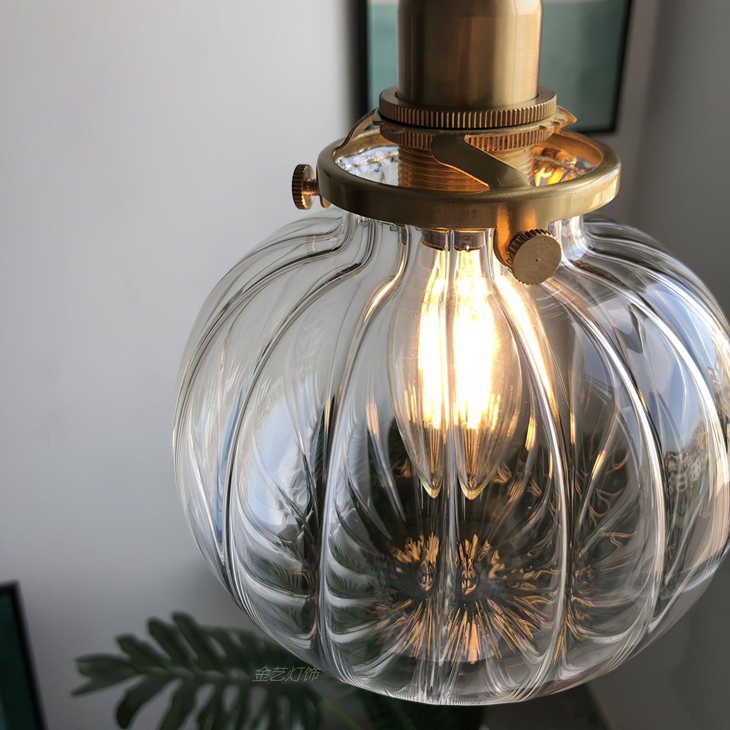 Lampe Suspendue Rétro en Verre Soufflé à la Main – Élégance Vintage pour Tous les Intérieurs