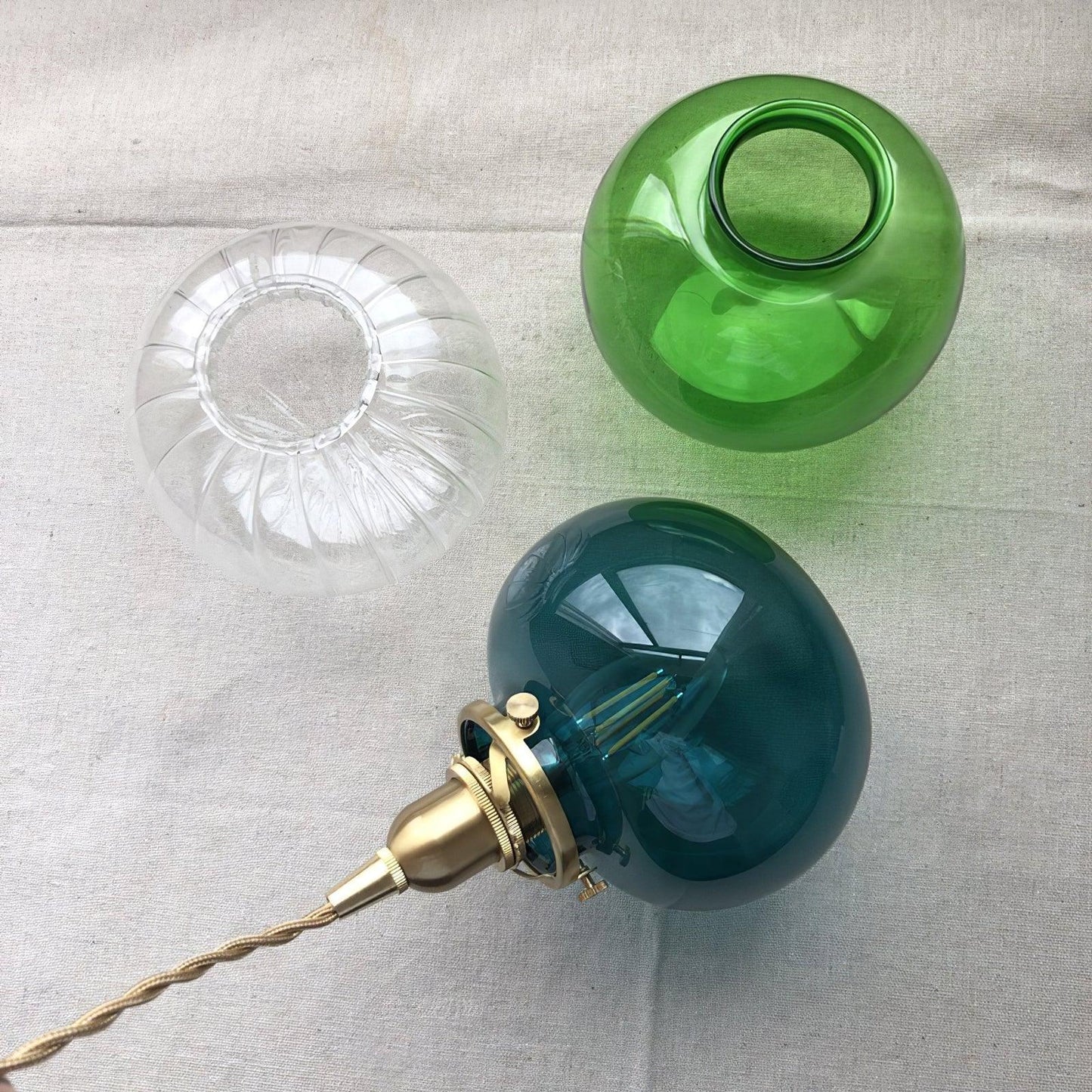 Lampe Suspendue Rétro en Verre Soufflé à la Main – Élégance Vintage pour Tous les Intérieurs