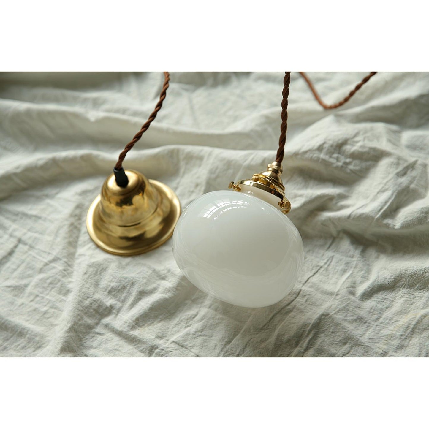 Lampe Suspendue Rétro en Verre Soufflé à la Main – Élégance Vintage pour Tous les Intérieurs