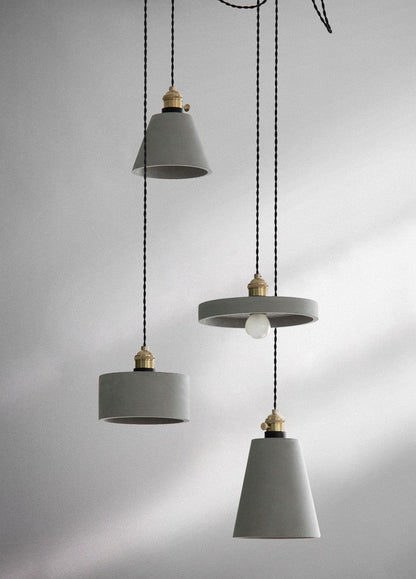 Suspension Béton Vasa avec Douille Laiton Design Brut
