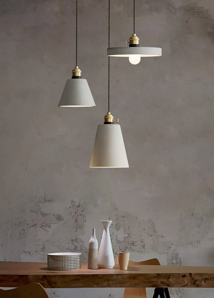 Suspension Béton Vasa avec Douille Laiton Design Brut