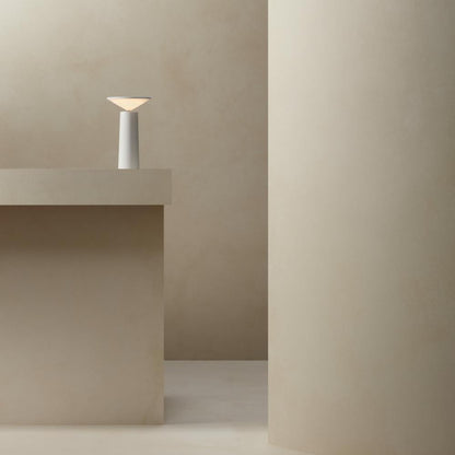 Lampe LED Rotative Portable – Design Minimaliste Rechargeable
