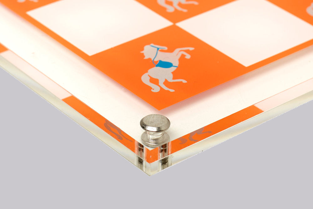 Échiquier Acrylique Orange, Design Cheval Unique