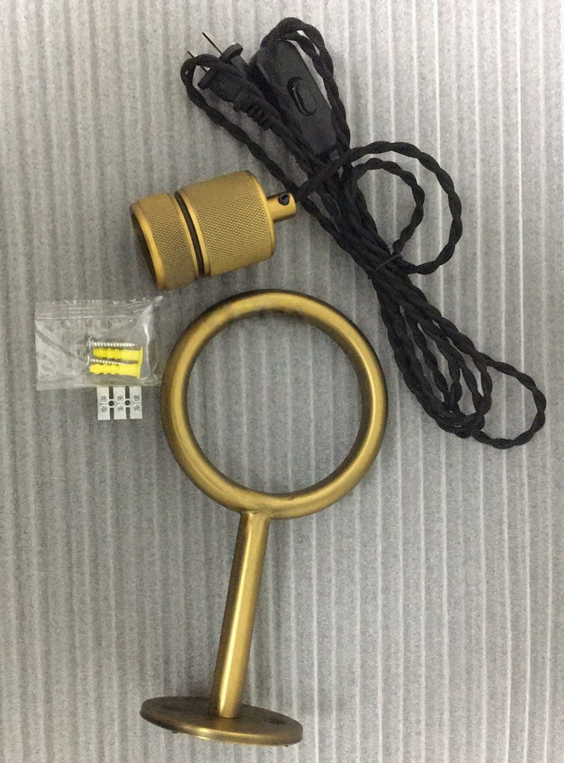 Applique Murale Industrielle Vintage avec Prise – Design Audacieux et Élégant