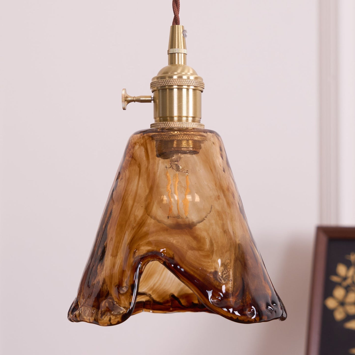 Suspension en Verre et Laiton – Élégance Vintage pour un Intérieur Raffiné