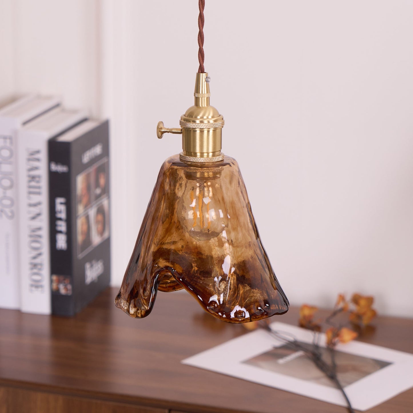 Suspension en Verre et Laiton – Élégance Vintage pour un Intérieur Raffiné