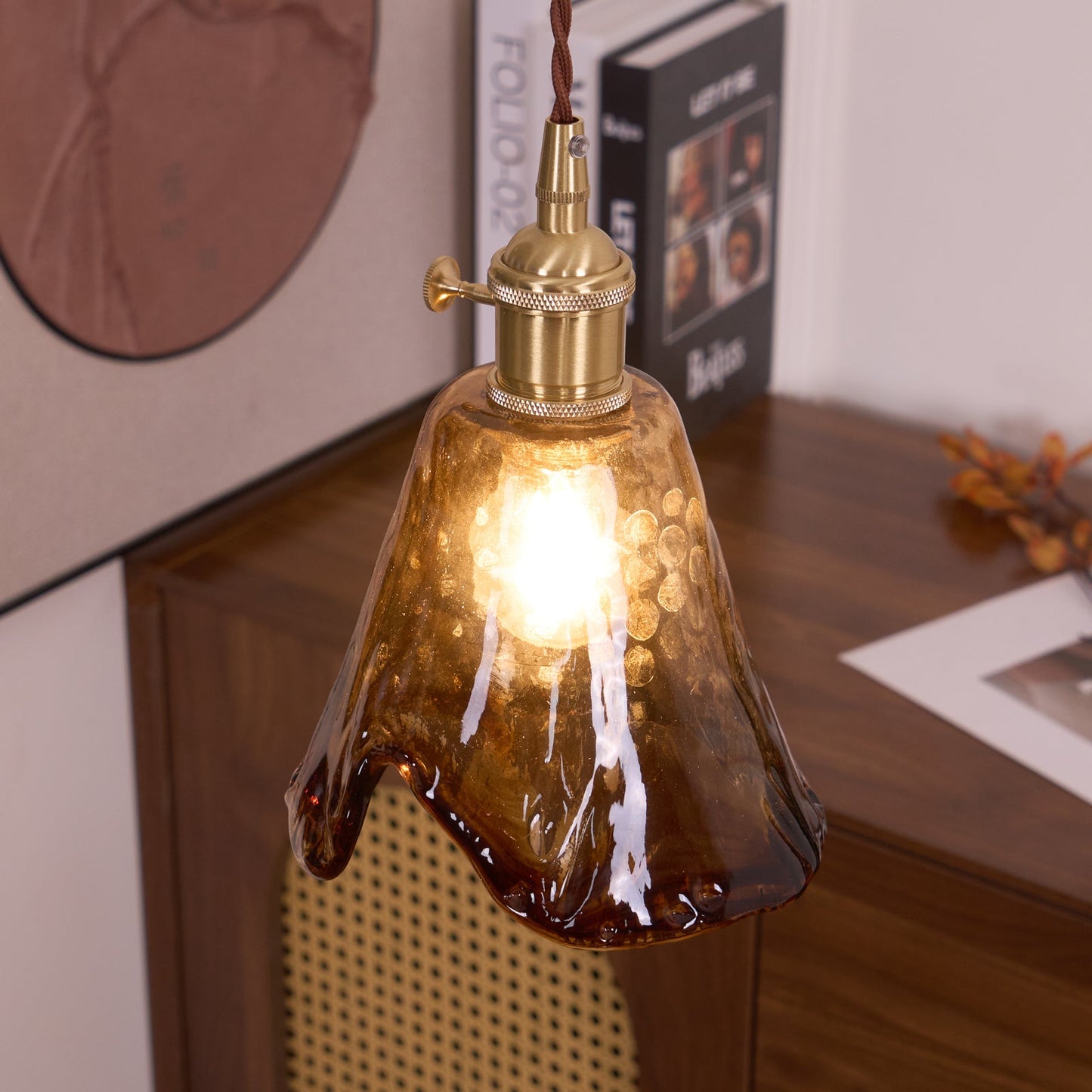 Suspension en Verre et Laiton – Élégance Vintage pour un Intérieur Raffiné