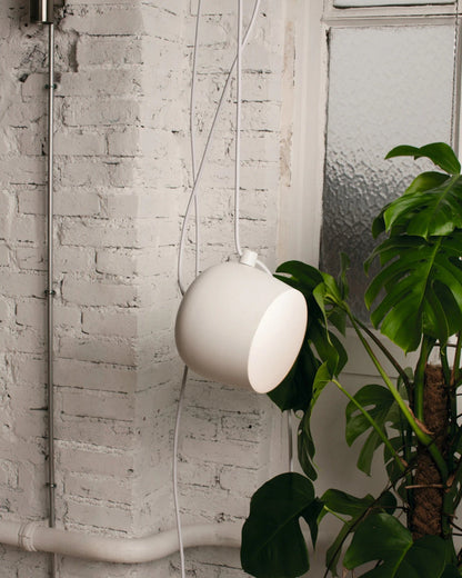 Lampe Aim de Style Industriel – Élégance Métallique et Fonctionnalité Moderne