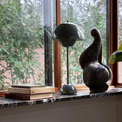 Flowerpot VP9 | Lampe de Table Minimaliste en Métal | Design Créatif et Élégant