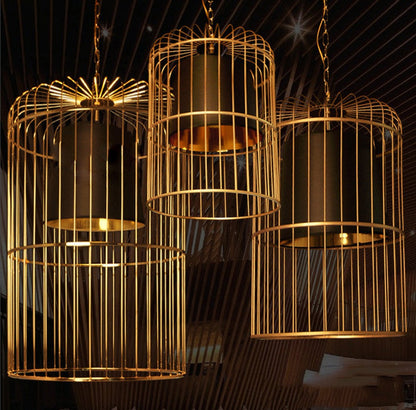 Suspension Cage Dorée avec Abat-Jour Noir en Tissu