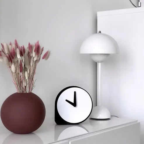 Flowerpot VP9 | Lampe de Table Minimaliste en Métal | Design Créatif et Élégant