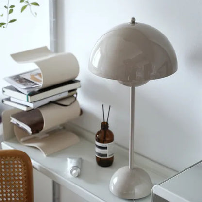 Flowerpot VP9 | Lampe de Table Minimaliste en Métal | Design Créatif et Élégant