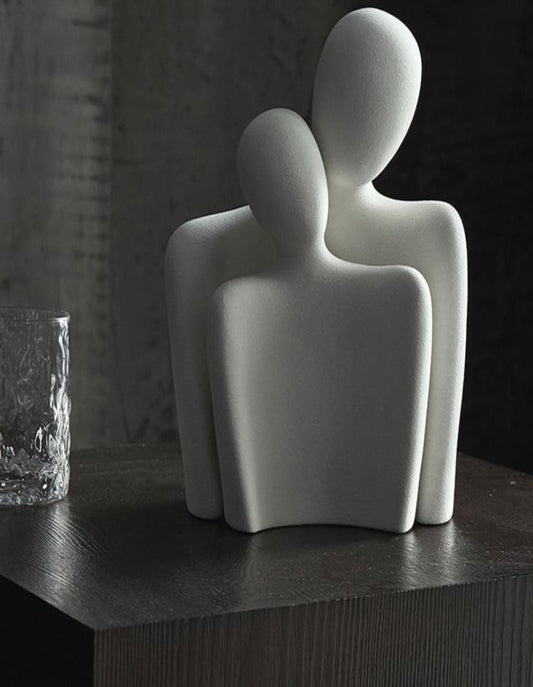 Sculpture Abstraite Couple Enlacé – Céramique Moderne & Émotionnelle pour Décoration Intérieure