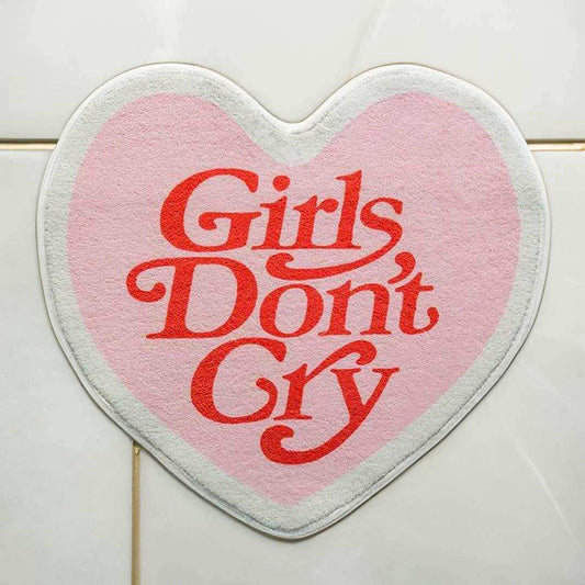 Tapis Cœur “Girls Don’t Cry” – Déco Pop & Confort Douillet