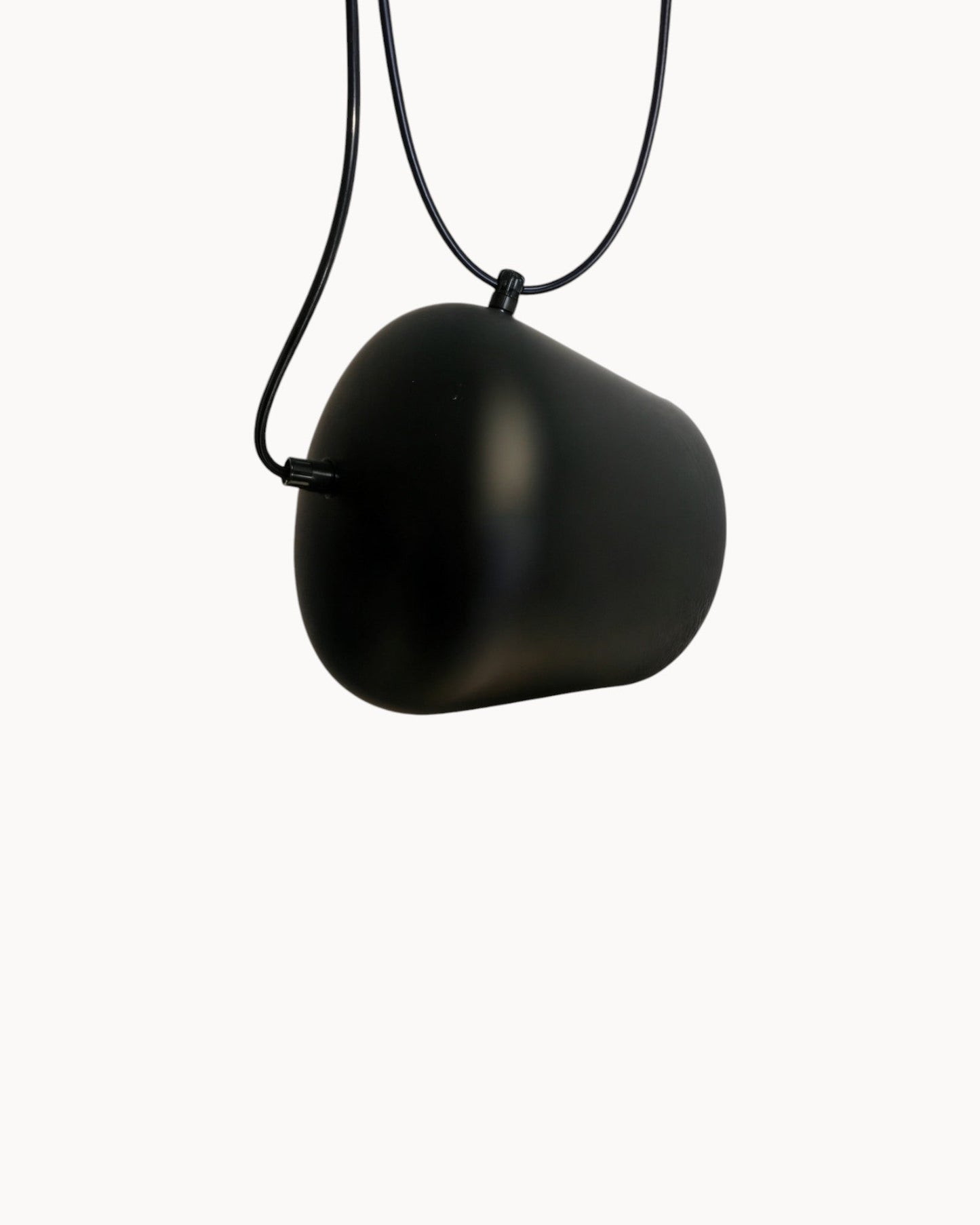 Lampe Aim de Style Industriel – Élégance Métallique et Fonctionnalité Moderne