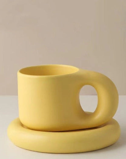Tasse Chubby en Céramique avec Soucoupe, Fait Main