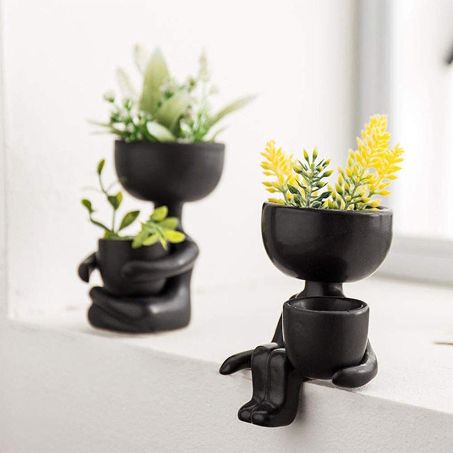 Cache-pot Céramique – Petit Personnage Assis pour Plantes Succulentes