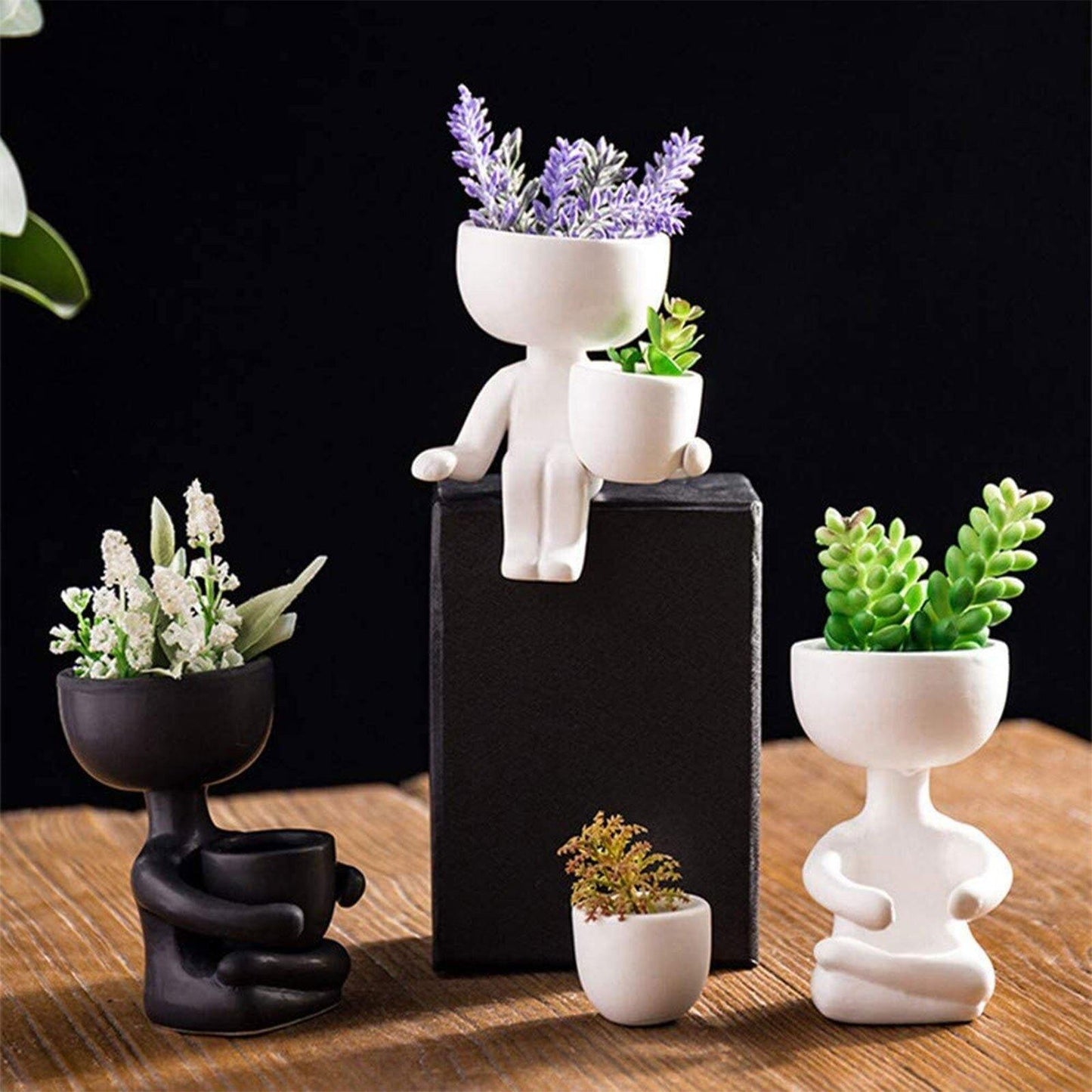 Cache-pot Céramique – Petit Personnage Assis pour Plantes Succulentes